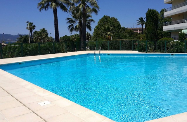 T3 residence with pool near sea