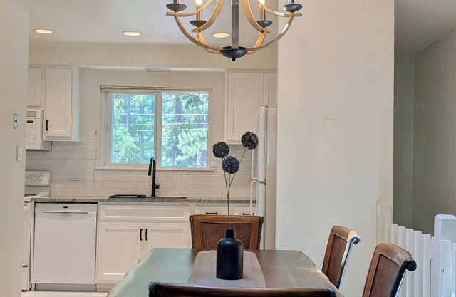 Tahoe Sunshine & Powder: Newly Remodeled 2 Bedroom