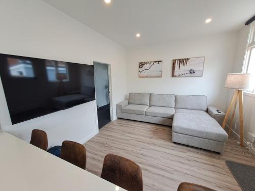 Tainui Charm - Fully Renovated, 3 Bedrooms
