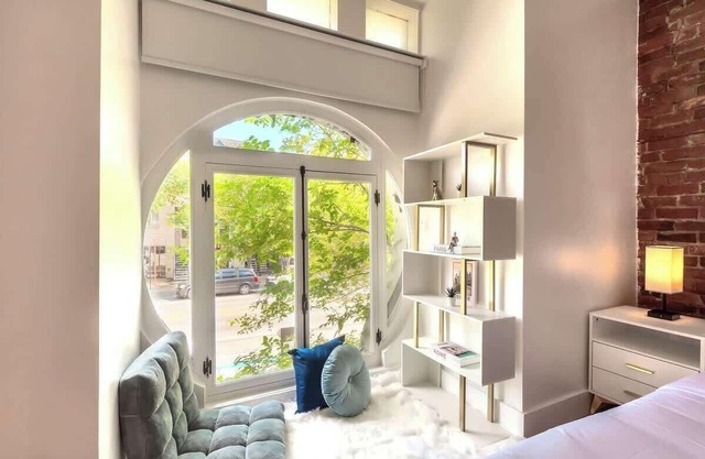 Take a break in a modern loft on the plateau