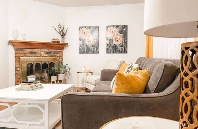 Tally Town Gem: 2BR/2BA Townhome, Sleeps 6!