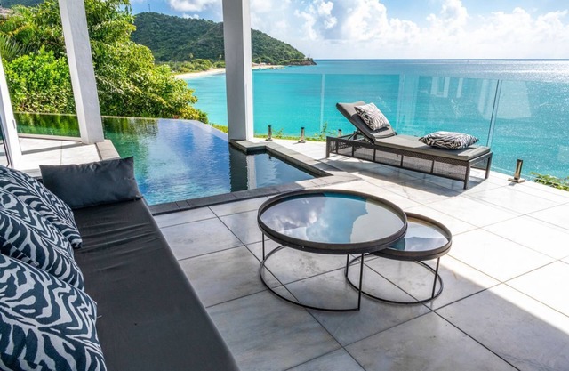 Tamarind Hills Resort - Ocean Blue