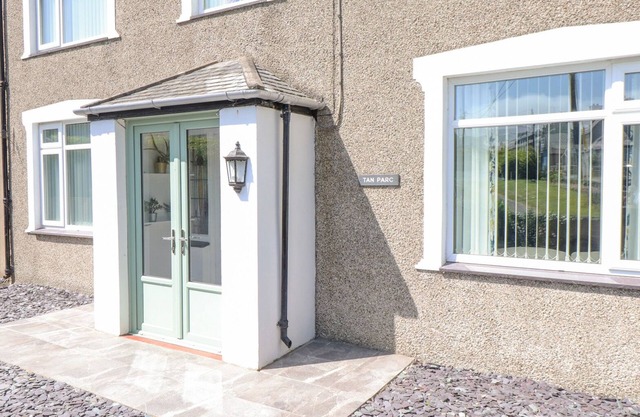 TAN PARC, pet friendly, country holiday cottage in Morfa Nefyn