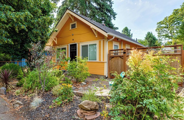 Tangerine Eugene Guesthouse - heart of Eugene, AC, bikes, near breweries/cafes