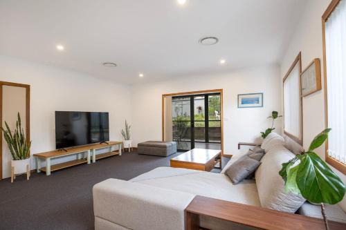 Tangerine - Pet Friendly - 3 Mins Walk to Beach