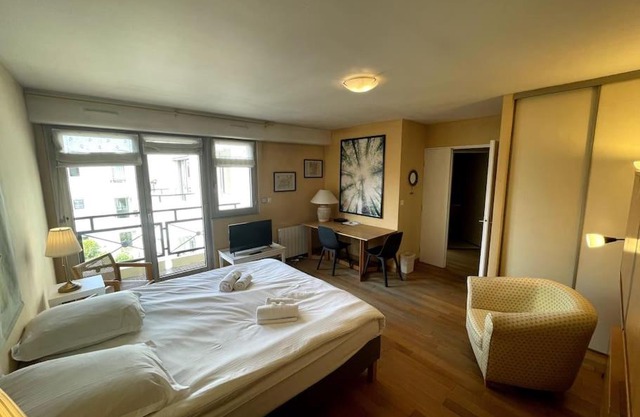 Tania, Hyper centre-ville de Caen avec parking