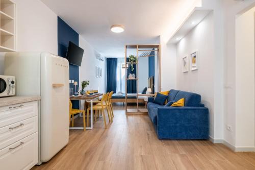 Taro's Blue Sea Apartment by Pleiades Home