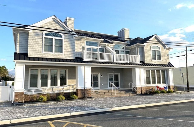 Tastefully decorated condo