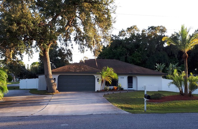 Tastefully furnished Florida house with pool and spa