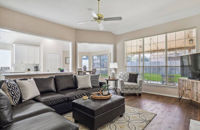 TCH - Spacious 4bd/2ba in Lewisville w/Workspace