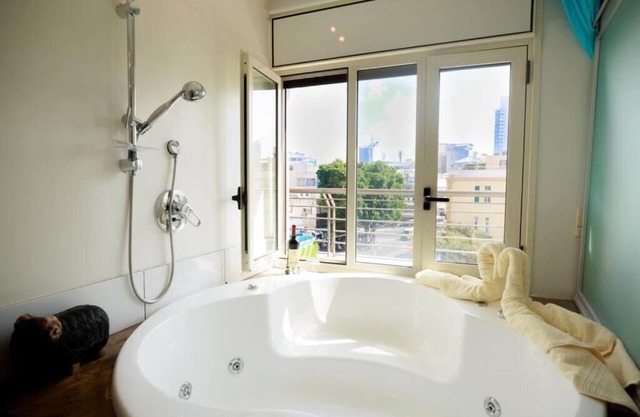 Tel Aviv charm suite jacuzzi and a view of the sea and the Carmel market