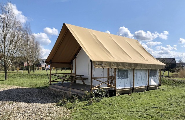 Tent lodge with veranda near Ijhorst
