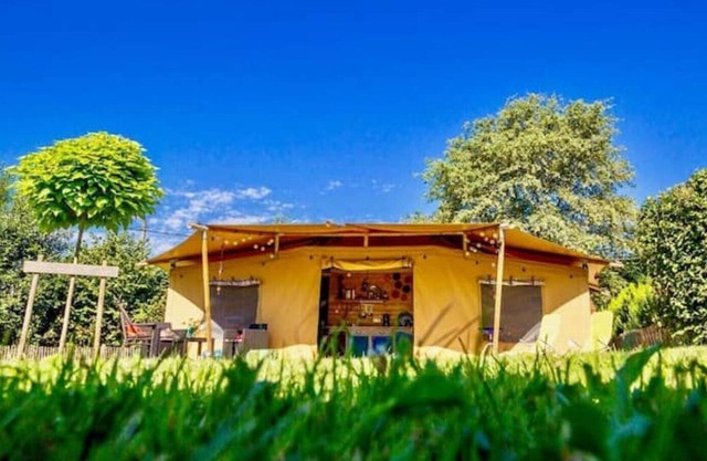 Tente Lodge "nature" Domaine La Valade à Vigeois