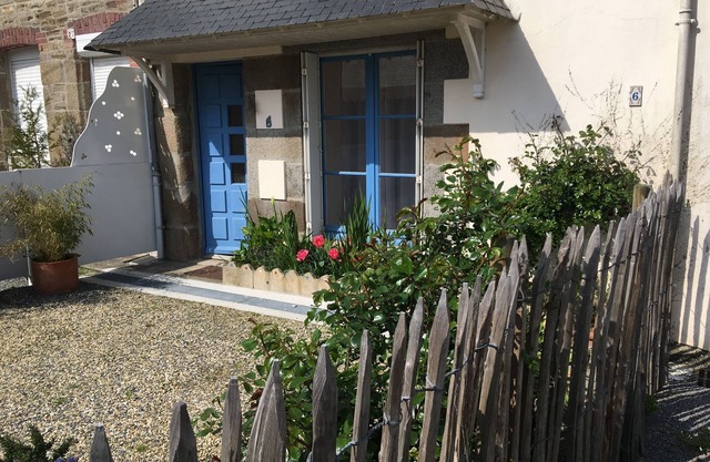TERBELOC * Pretty Breton house located in the heart of Cancale