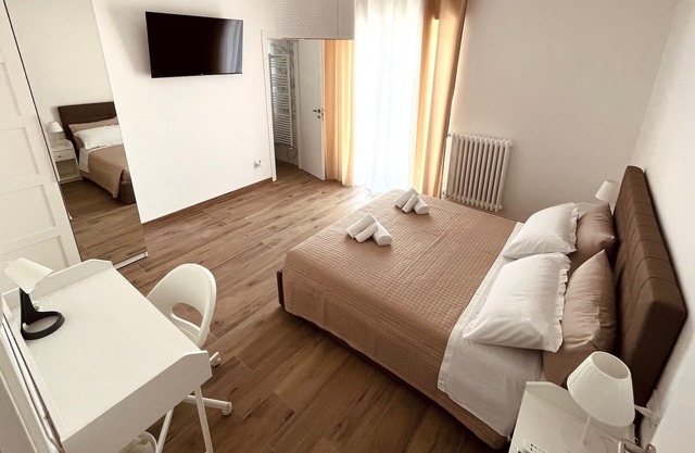Termoli Station 1 - easy parking - room in the center with private bathroom and balcony