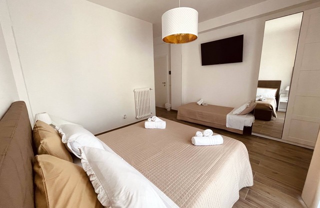 Termoli Station 2 - easy parking - room in downtown with private bathroom and balcony