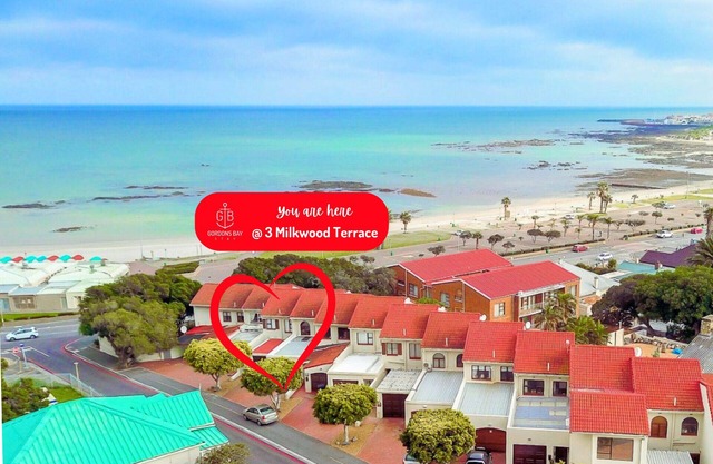 'Terrace On Sea' - Central 2 Bedroom townhouse less than 1 min walk to the beach