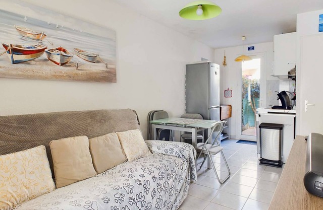Terraced house for 5, air-conditioned rooms, parking, pets, wifi included