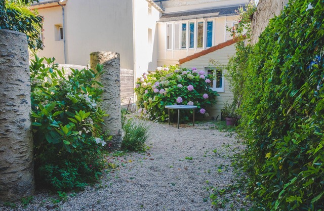 Terraced house with enclosed garden and terrace 200m from the beach - Old Port of Pornic