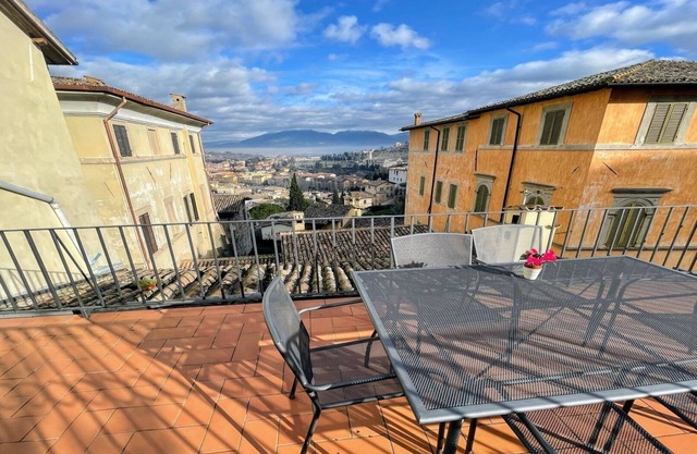 TERRAZZA DUOMO/SPOLETO CENTRE/PEDESTRIAN/SLPS 6/WIFI/ROME 1 HR