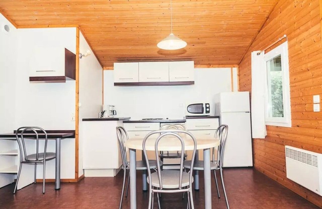 Terres de France - Hamlets of Honey - 3 Room Chalet 6 People