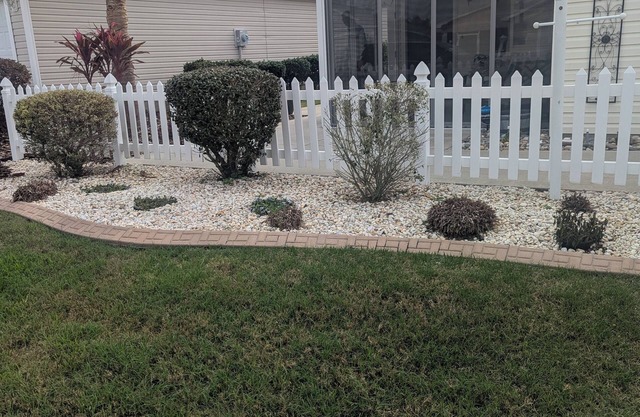 Terrific 2 bed, 2 bath home in The Villages close to Sumter Landing w/golf cart
