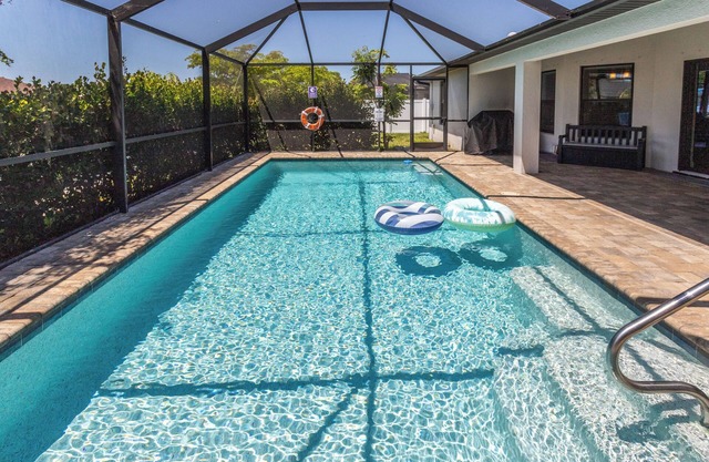 Terrific 4-bedroom house with heated pool in Cape Coral