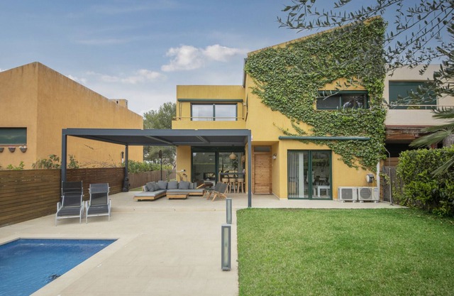 TH150 Modern House with pool in Tamarit