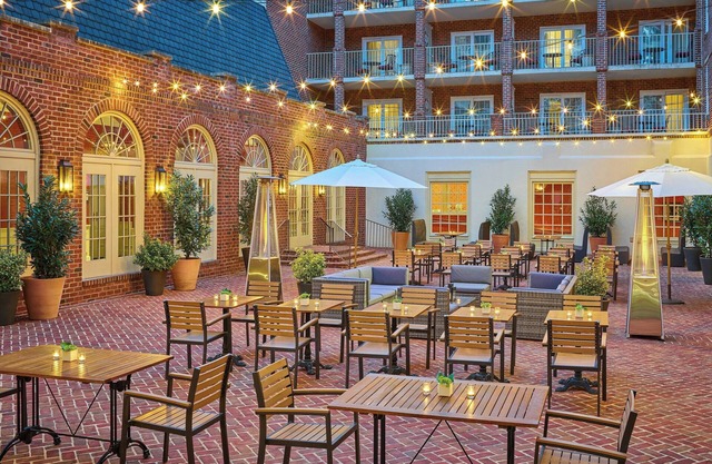 The Alexandrian Old Town Alexandria, Autograph Collection