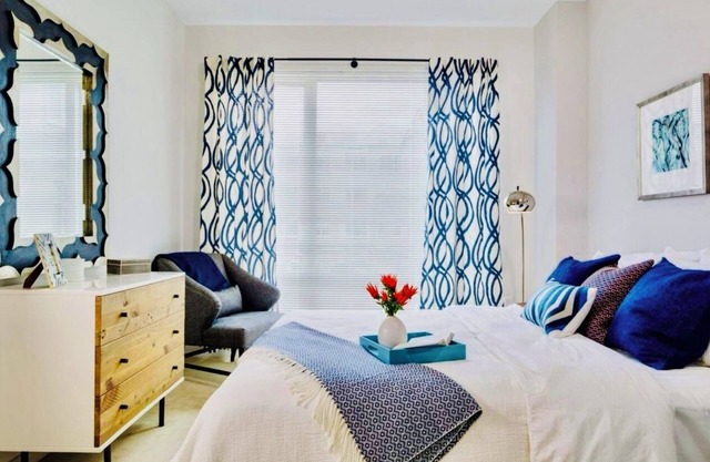 The Art House King Bed Harvard and MIT walking distance