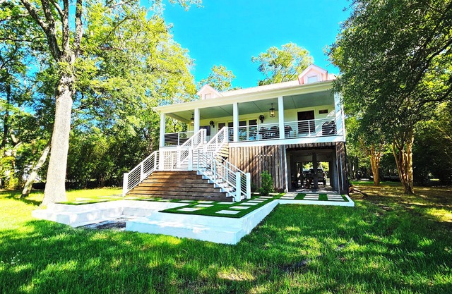 The Awaysis - Charleston Waterfront 10min to Kiawah beaches 20min to downtown.