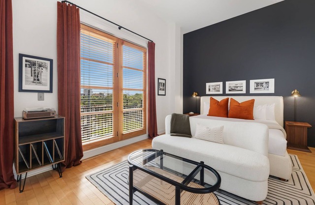 The Axis - Condo on Dickson St - Walk to UofA