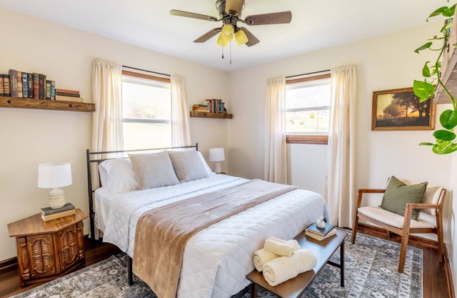 The Bartlett Nook/HOT TUB/3-BEDROOM/4 BEDS/CLOSE TO LU