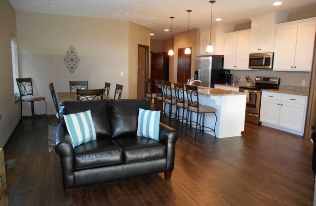 The Bayside - Four Bedroom Bridges Bay Cabin!