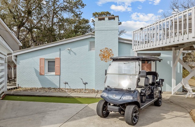The Beach Bunker-Renovated Vintage Coastal Retreat with Rooftop Deck & Golf Cart