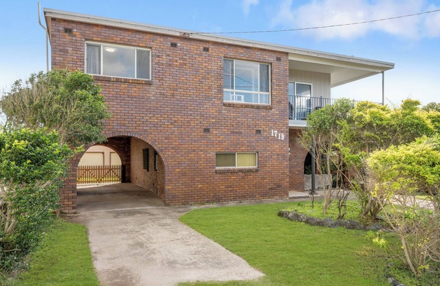 The Beach House - 3 Bedroom home directly across from beach access.