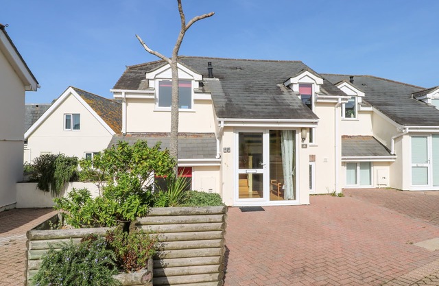 THE BEACH HOUSE, family friendly, country holiday cottage in Porth