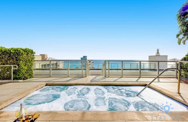 The Best Stay| Hot Tub & Pool|Hollywood Beach+ Gym