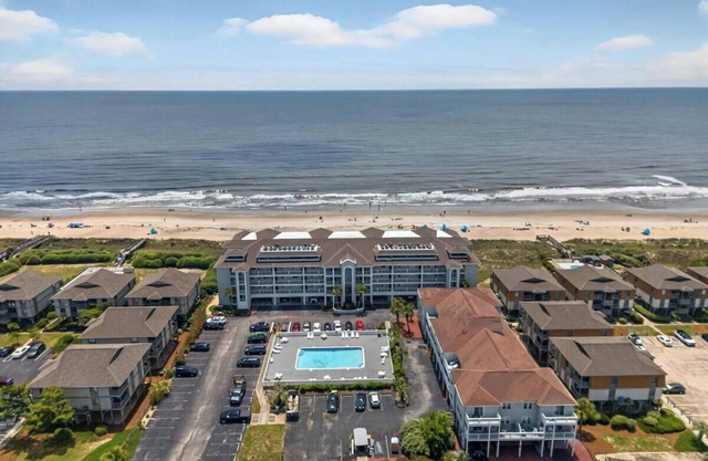 The Big Kahuna 6BR 4BA Luxurious Townhome on the Sand!