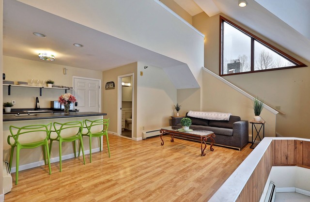 The Birch Ridge: Owner's Suite #5 - Queen/Sofa Bed Suite in Killington. Hot Tub. Renovated.