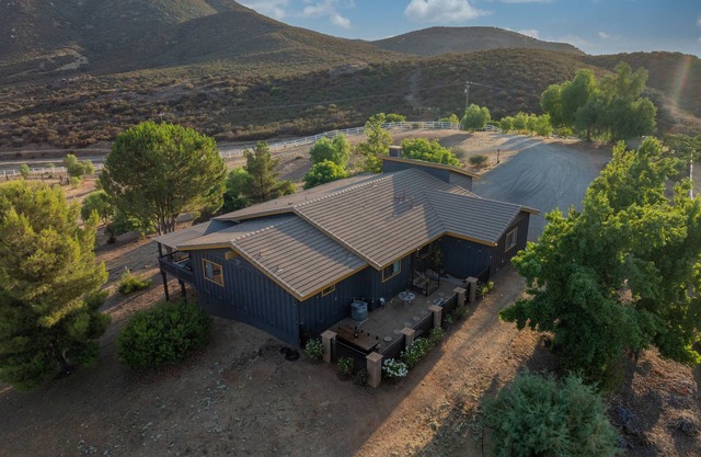 The Black Mountain Cabin/Welcoming Temecula. Pet Friendly! Nature + Wine