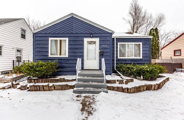 The Blue Cottage Blocks from NDSU - Furnished & Ready For You!