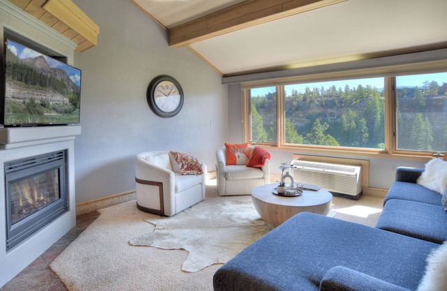 The Blue Engineer (#515) |Near Ski - Golf/Pool/Hot Tub/AC - End Unit Views