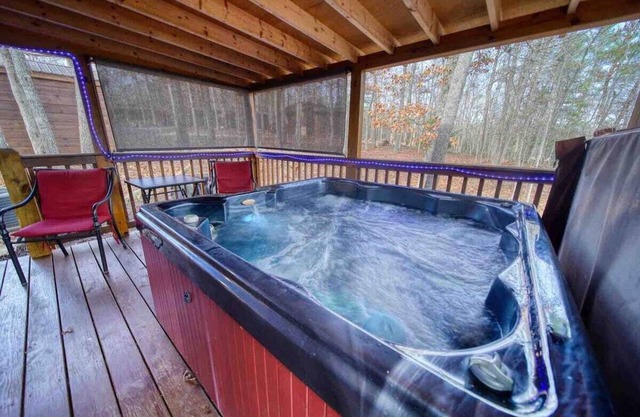 The Breakaway - Hot tub and fire pit