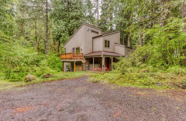 The Burrow – Your Forest Refuge by the Sandy River