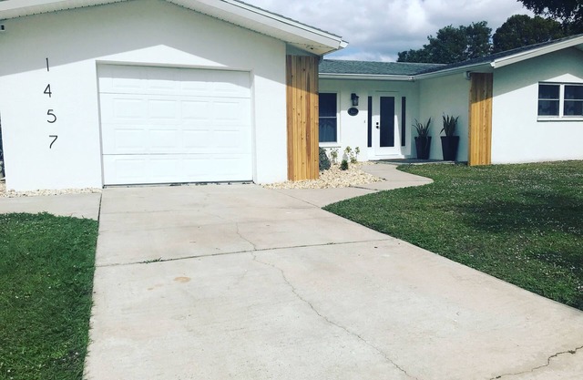 The Cape Palms 2bd 2bth>Downtown Cape Coral, Spa, Yacht Club, close to Ft Myers