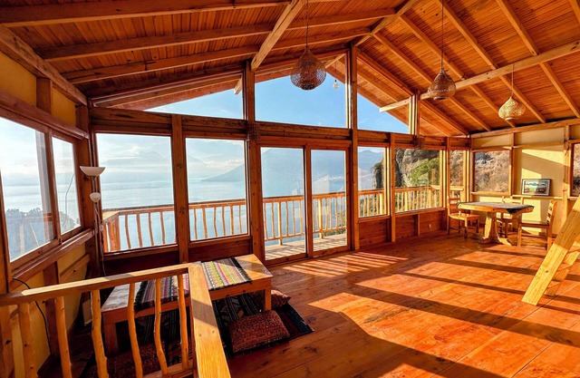 The Chalet - 4 bedrooms - stunning lakeviews