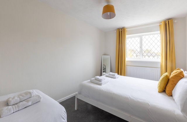 The Conifers - lovely family home in Witney