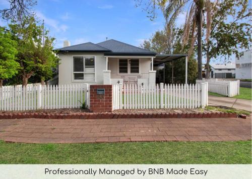 The Corner Cottage - Quaint & Cosy Charm