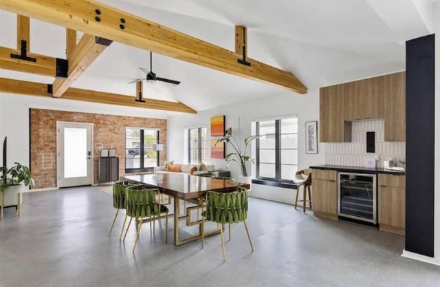 The CoroMODo Oasis: Walkable Historic Home, Pool + Outdoor Kitchen, Fast Wi-Fi